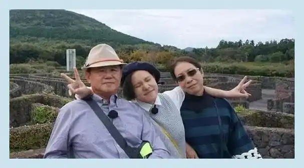 自小被"家暴",长大老公肌无力,为家人不敢生病,谢依霖现况如何