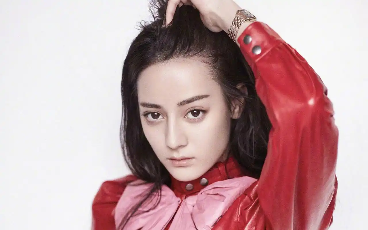 迪丽热巴养眼高清桌面壁纸