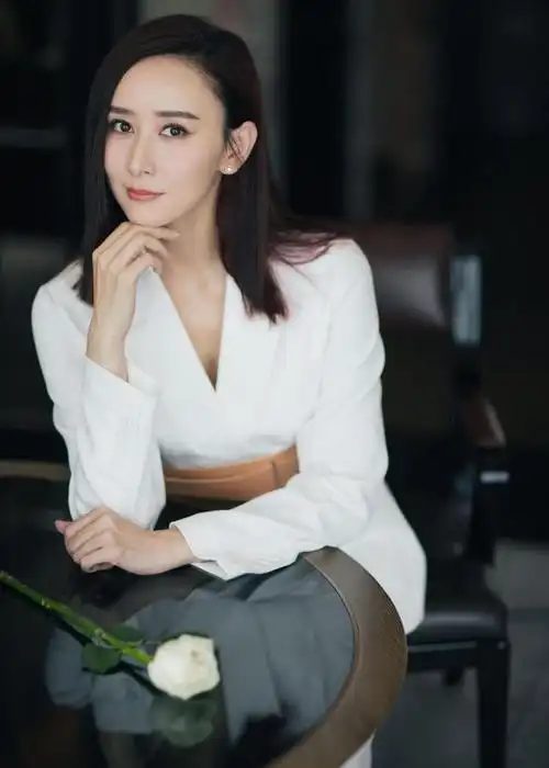 中新人物胡静打破中年女演员困境埋怨没有用