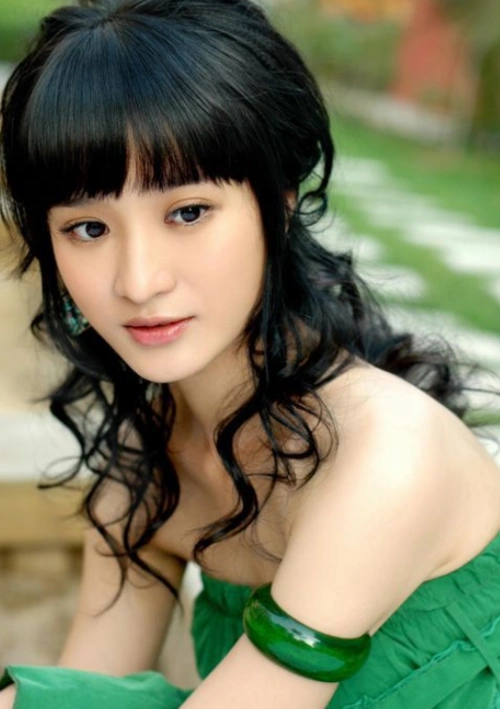 身高: 165cm 出生地: 广东省 出生日期: 1981年5月16日 职业: 演员