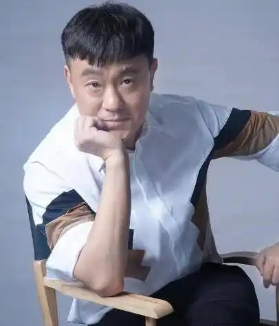 他是优秀演员,娶了初恋22年0绯闻,看他老婆就明白了_何冰_演技_李海洋