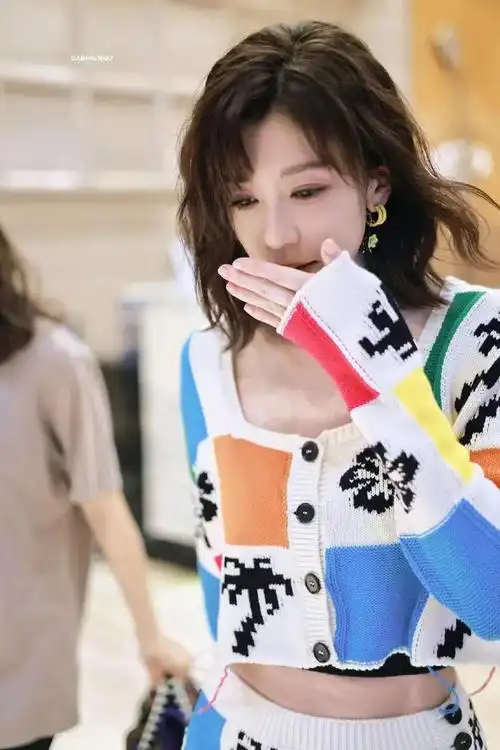 贾静雯是真"冻龄女神",肌肤紧致不输20岁少女,难以置信48岁