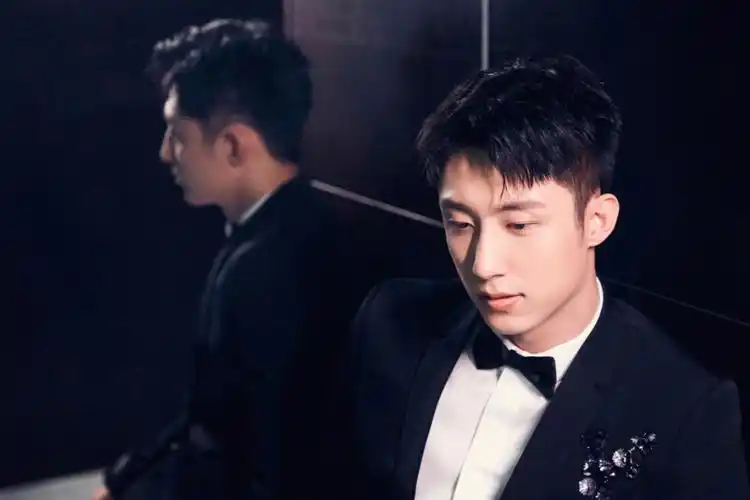 鲸鱼电脑桌面来一波