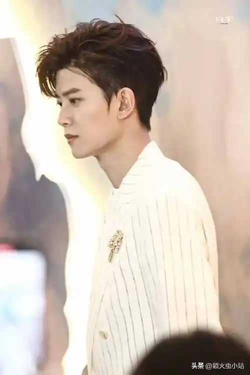 321娱乐速递张艺兴杨紫任嘉伦谭松韵钟汉良李小冉赵露思刘宇宁