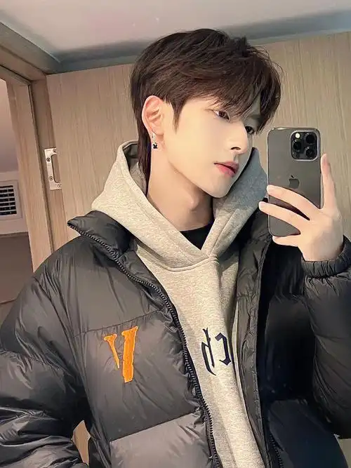 超帅自然微分碎盖学生党必备2023发型流行趋势!