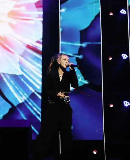 6月19日,歌手毕夏受邀献唱《2021中国好声音十周年浙江站音乐盛典》