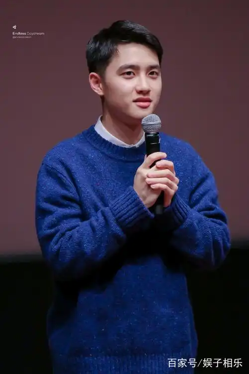 exo都暻秀活动照!蓝色毛衣尽显温暖随和,是冬日里的暖男没错了