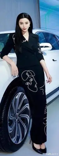 范冰冰现身某车展,有没有惊艳到你