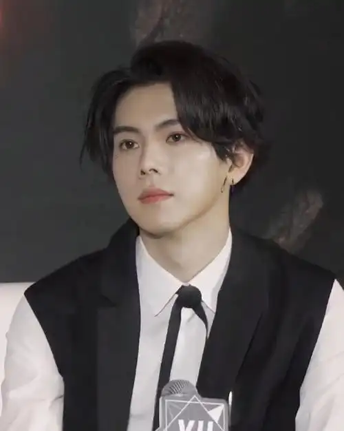 杨宇腾:yu笑起来真好看啊