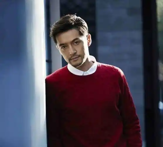 当男星蓄起胡子,易烊千玺颓废,胡歌还是最帅_形象_流量_时尚