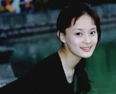 42岁孙俪脸太肿了造型奇怪像大妈,以前青春靓丽的样子荡然无存!