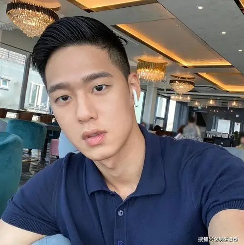 男生别嫌弃"两边铲光"发型了,2021留这几款造型,干净帅气