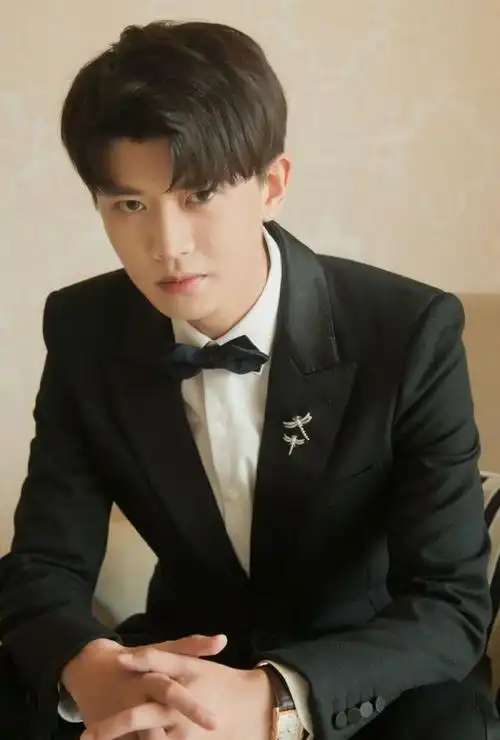 男明星心形刘海,王俊凯,王源,易烊千玺的发型都是爱你们的形状