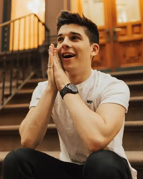 ins网红可萌可帅的邻家男孩,衣服下面私藏腹肌sean odonnell