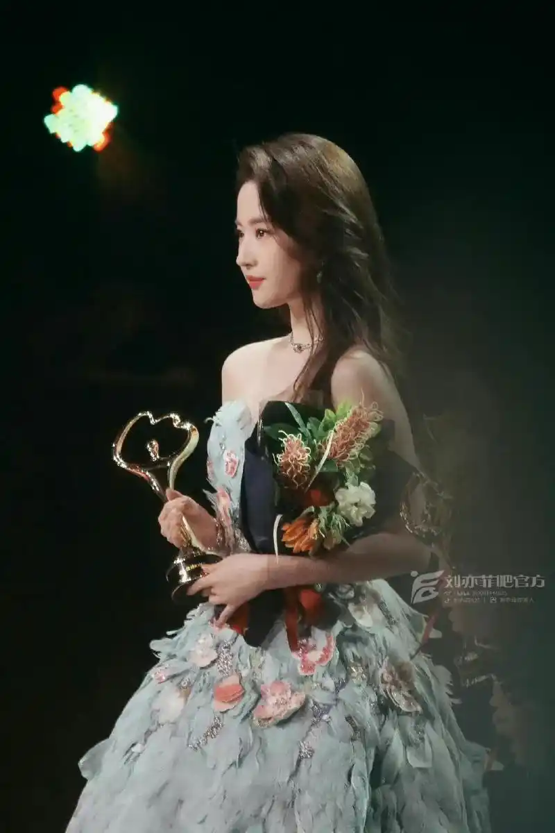 微博之夜 #微博之夜2023 #微博之夜刘亦菲2023 # - 抖音