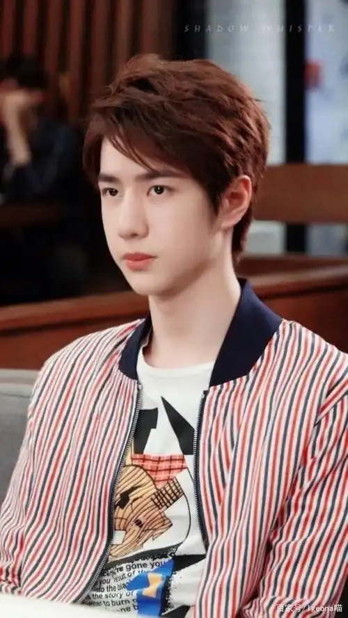 王一博:19岁的小翟总,有时严肃,有时委屈,看起来还蛮好欺负的