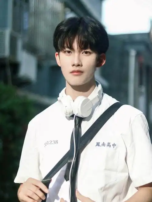 男生写真高中校服少年感放学别走