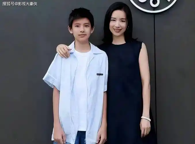 张子枫爱上渣男 王宝强秀恩爱,董洁疑日久生情:1天7个瓜,太炸了