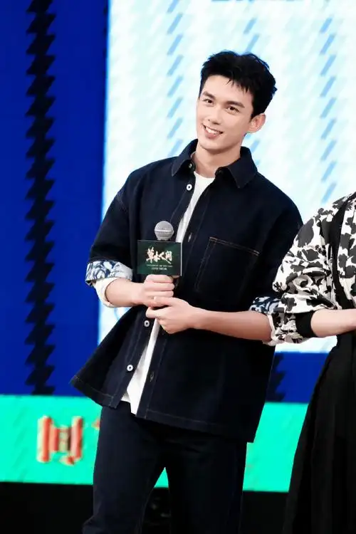 吴磊首部文艺片票房破亿##吴磊草木人间票房破亿