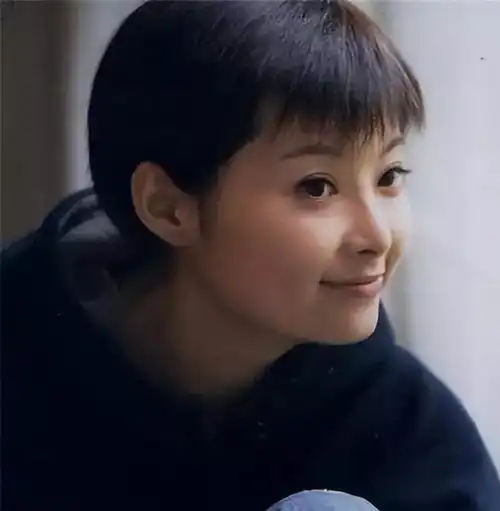 袁立:放着阔太不做,2段婚姻3次绯闻,后嫁小11岁穷丈夫后悔吗?