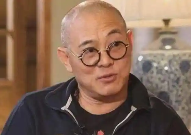 网传李连杰刚退休就逝世真人现身亲自辟谣我还没死