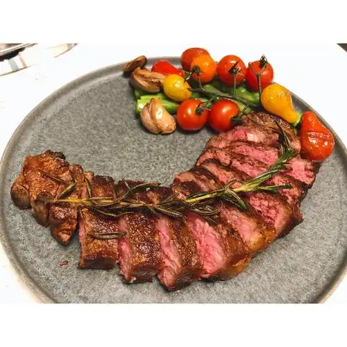 在家做牛排 感觉厨艺摆盘双双到达了巅峰