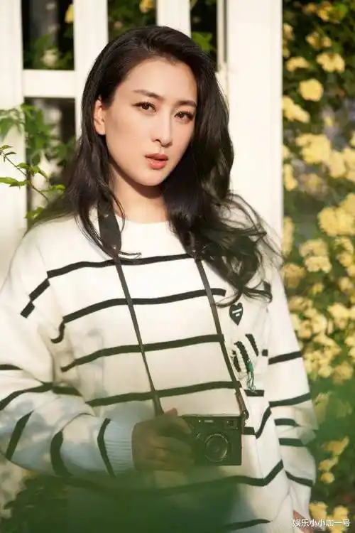 41岁马苏甜美穿搭超迷人!美如少女引热议,"快要抵挡不住了"_笑容_网友