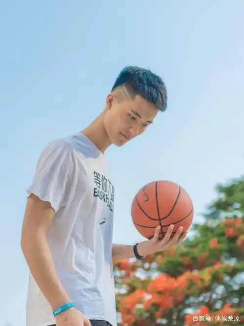 cba常规赛首日,易建联,小丁,朱松玮接连出战,44 25内线出战