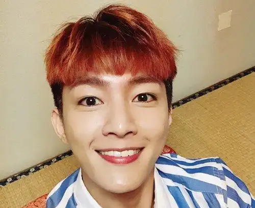 鹅蛋脸瓜子脸男生最火眉上刘海短发上线 - 瓜子脸发型 - 发型社