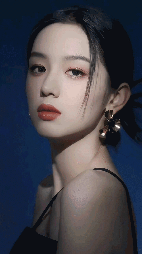 周也好像有颜值牛逼症