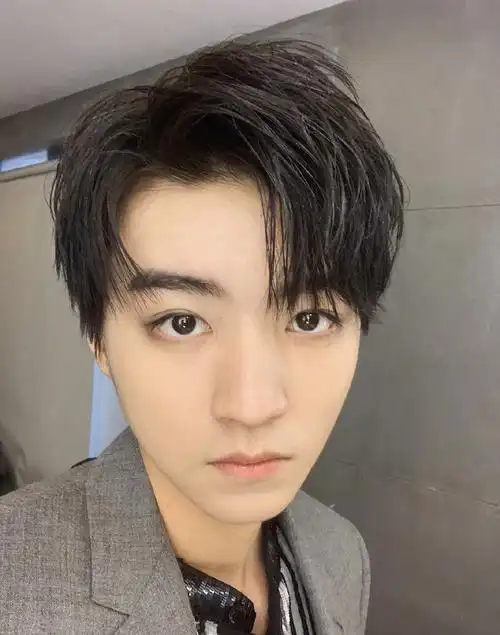 王俊凯的发型大盘点,28分成熟齐刘海正太,大波浪瞬间呆萌