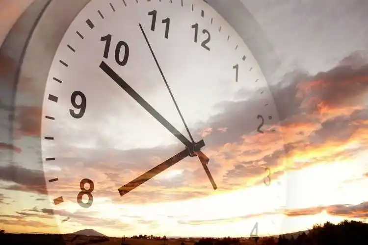 凤池夜读第332期丨王琼朗读时间怎样地行走