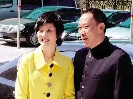 吴京安:与妻子是青梅竹马,婚后生一女,幸福美满