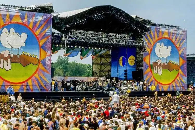 制造伍德斯托克音乐节摇滚史的里程碑嬉皮士的狂欢亚影世野