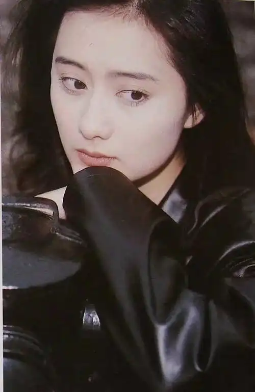 陈德容年轻时候相貌全盛美在眉眼,美在柔光,美在肤白胜雪,美在楚楚