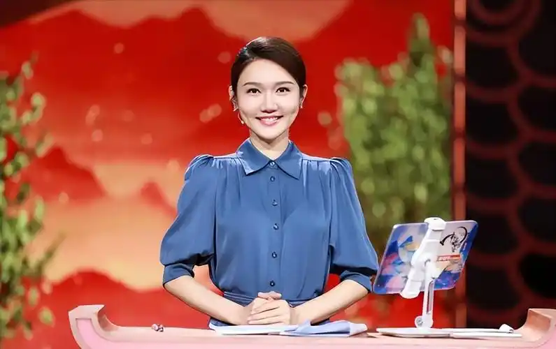 龙洋个人资料(央视主持人龙洋:被称作董卿接班人,集美貌与才华于一身