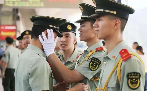 军人退伍时,可以拿走部队里的四件东西,有一件很多人却不想要