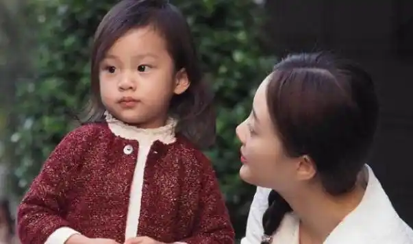 李小璐怀孕二胎李小璐与贾乃亮出现在妇科医院难道两人已复合