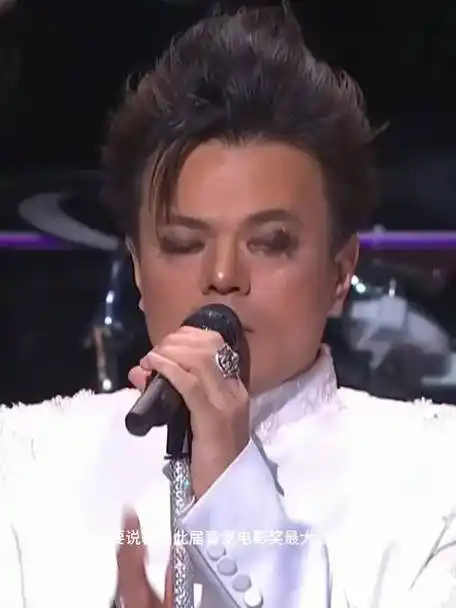 此次韩国青龙电影奖最大看点莫过于jyp老板朴振英和女团台上