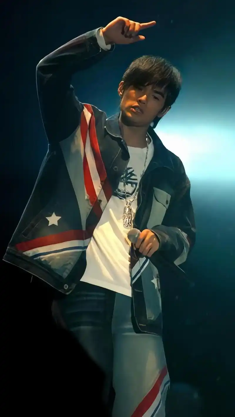 太阳天空叫,杰伦帅酷照!#周杰伦 #周杰伦照片 #无与伦比 - 抖音