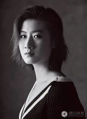 组图:丁宁黑白写真气质惊艳 目光坚定美中带帅