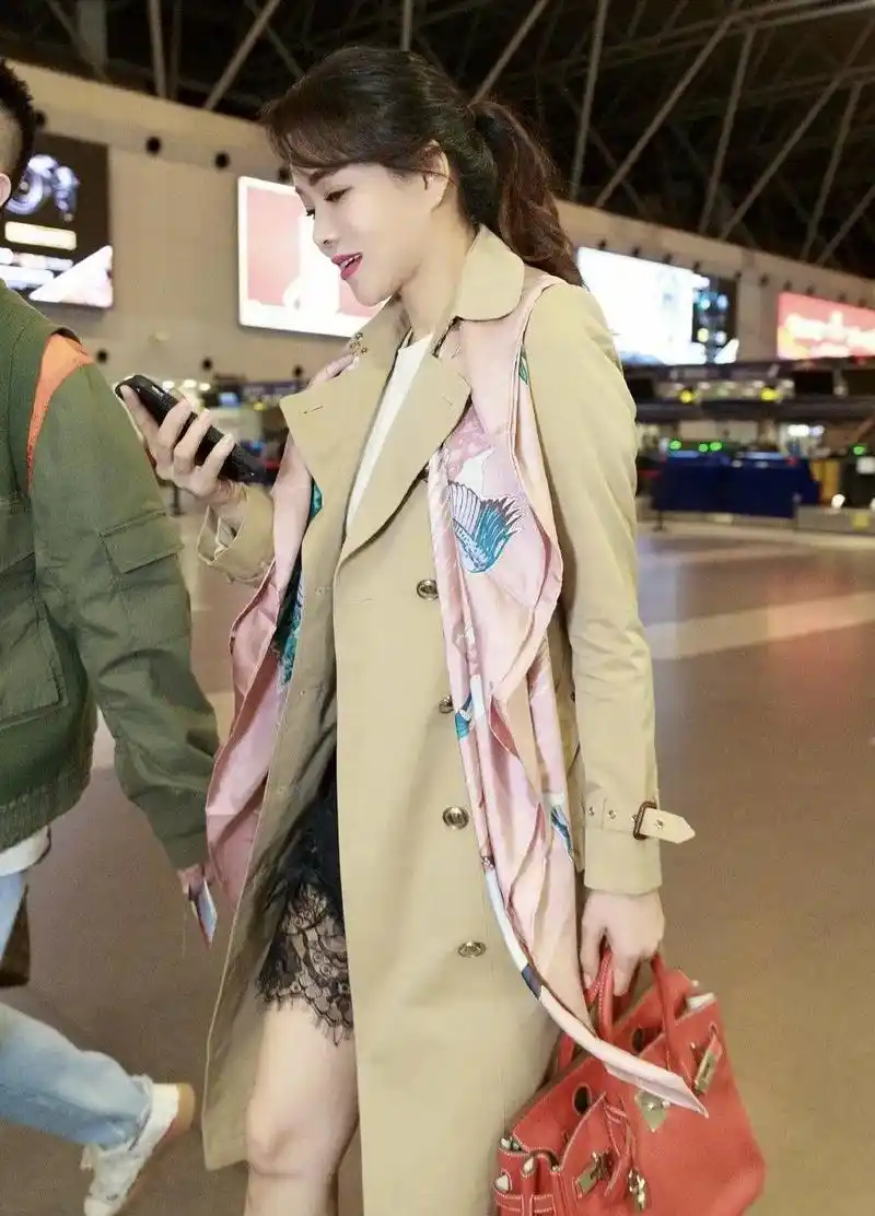 看了伊能静的穿搭才明白,"年龄"并不是问题,时尚面前人人平等