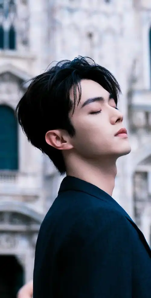 许凯壁纸x米兰时装周