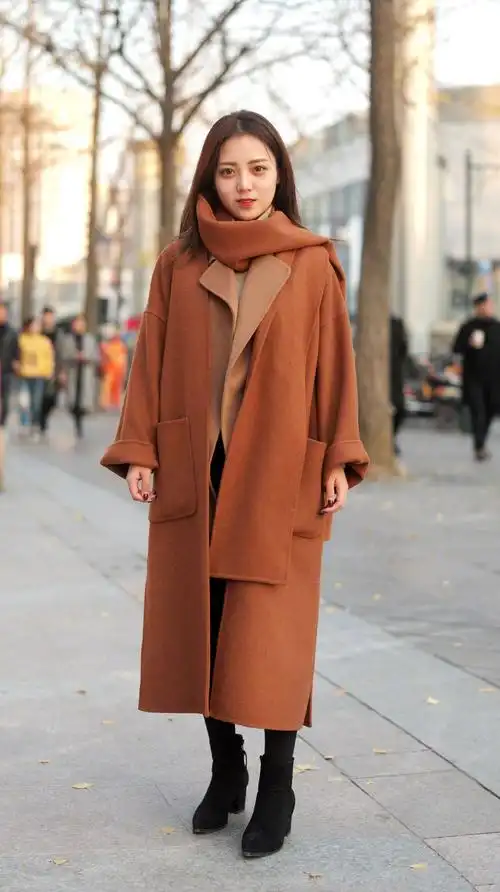 街拍:温暖流行的穿搭,减龄又时尚,非常好看!