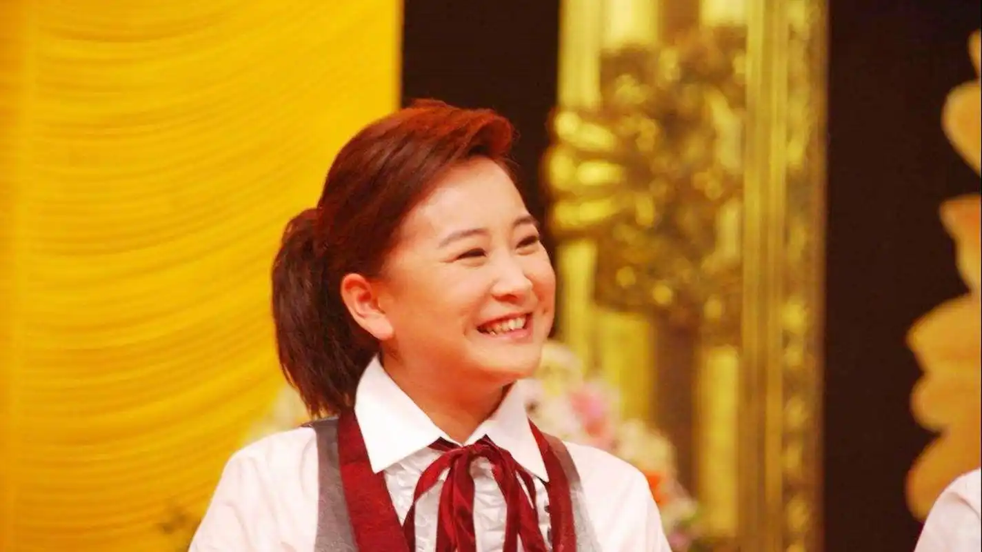 都是冯巩的徒弟,一起登上春晚,为何白凯南和贾玲差距越来越大_喜剧