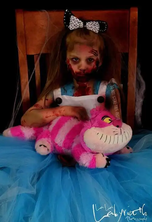 (网页截图)罗斯说:"有一次,一个小女孩打扮成睡美人僵尸回家,结果在街