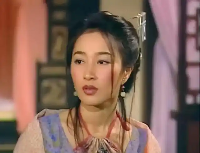 1997年,tvb台庆增加了"万千星辉颁奖仪式",关咏荷依附电视剧《苗翠花