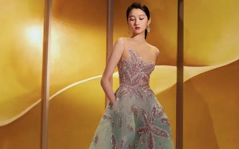 关晓彤珊瑚蓝礼服写真桌面壁纸_大陆明星_壁纸下载_美桌网