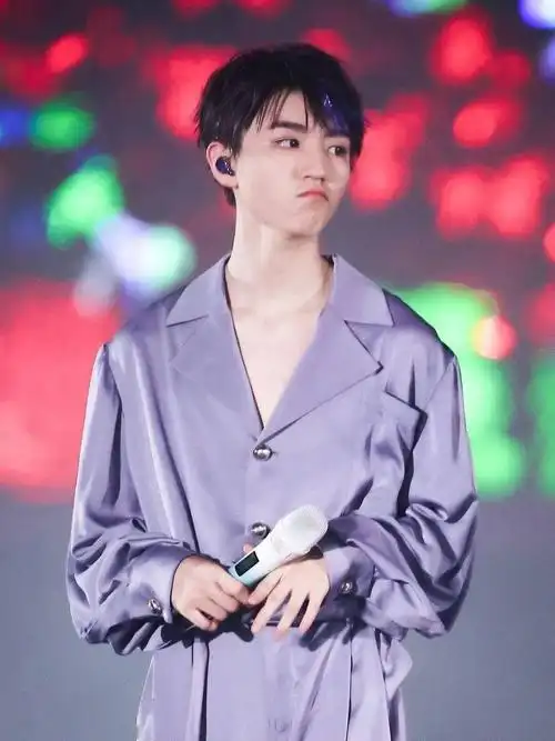 王俊凯嘟嘟嘴照片每一张都超级萌记得收藏哦