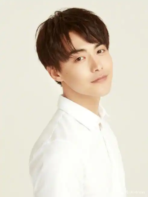 宝藏男孩马天宇庆生33岁,白衬衫造型被"讽"永远18岁?